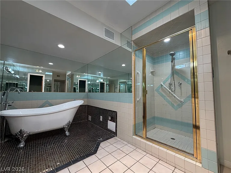 3194 Bel Air Dr — Photo 40