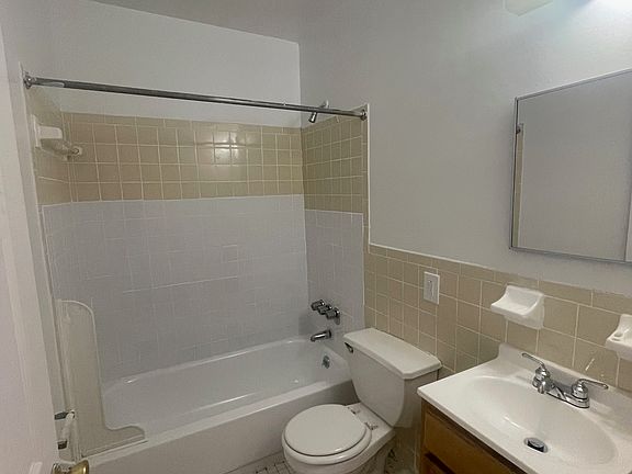 3rd image of 1358 Sheridan Ave #4