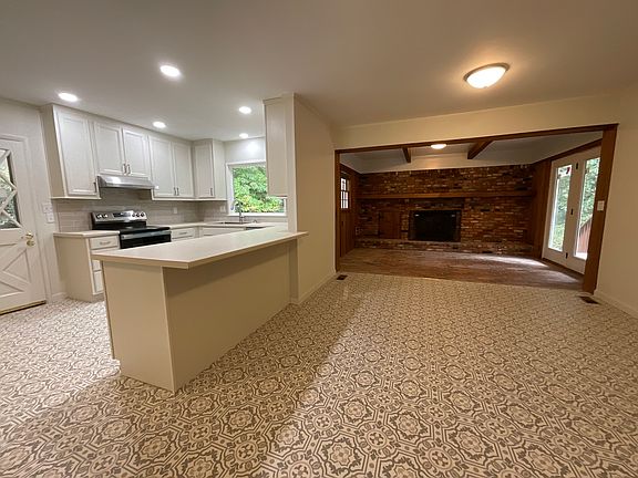 4th image of 685 Nix Dr