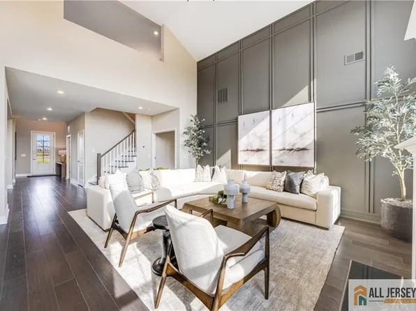 100 Fillmore Dr, Monroe Township, NJ 08831