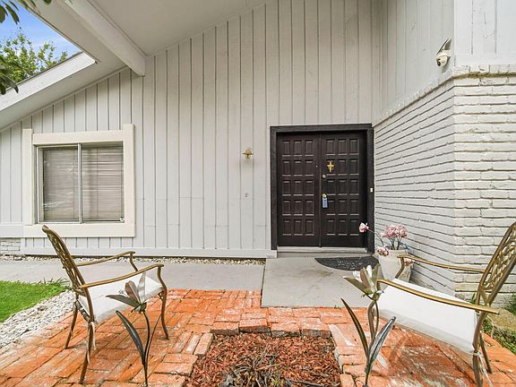 3rd image of 7642 Candlegreen Ln