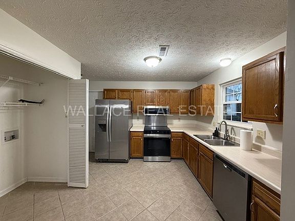 5th image of 1325 Woodridge Dr
