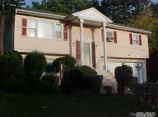 60 Dietz St, Central Islip, NY 11722