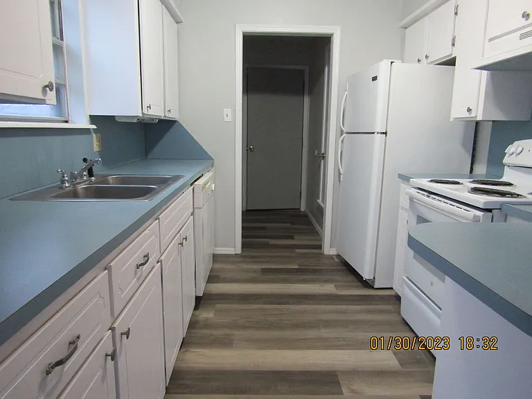 7008 NW Kingsbury Ave — Photo 28