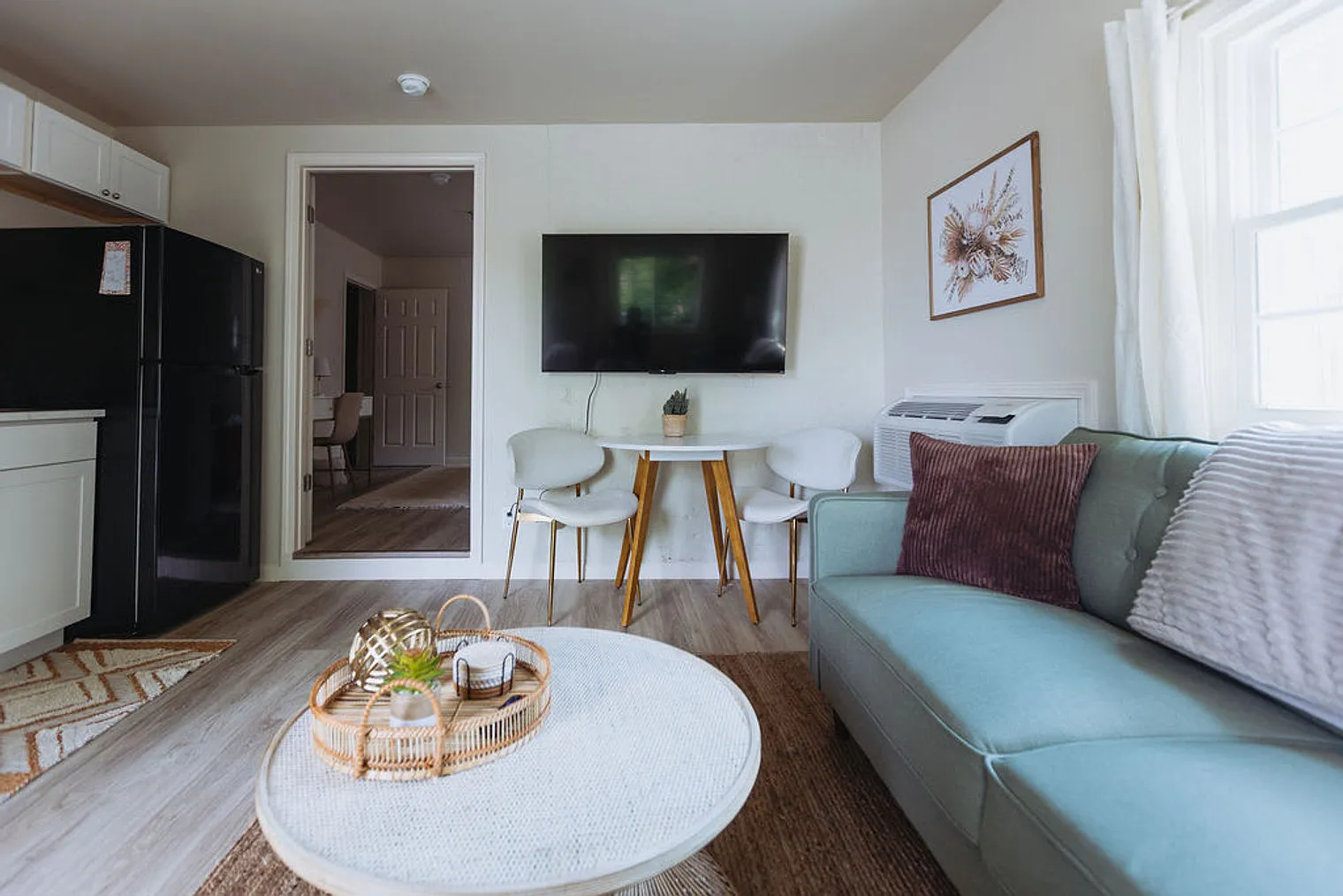 1 bed, 1.0 bath, 592 sqft, $1,983 — Photo 4