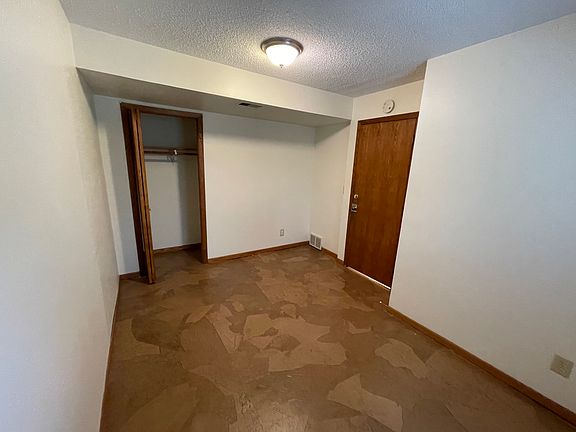 4th image of 2098 Como Ave #4