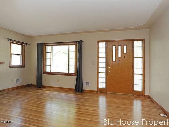 3rd image of 4622 Blaine Ave SE