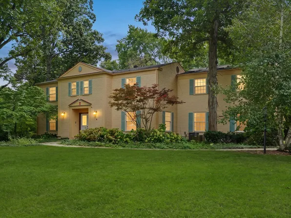 3 Hettinger Ct, Monticello, IL 61856