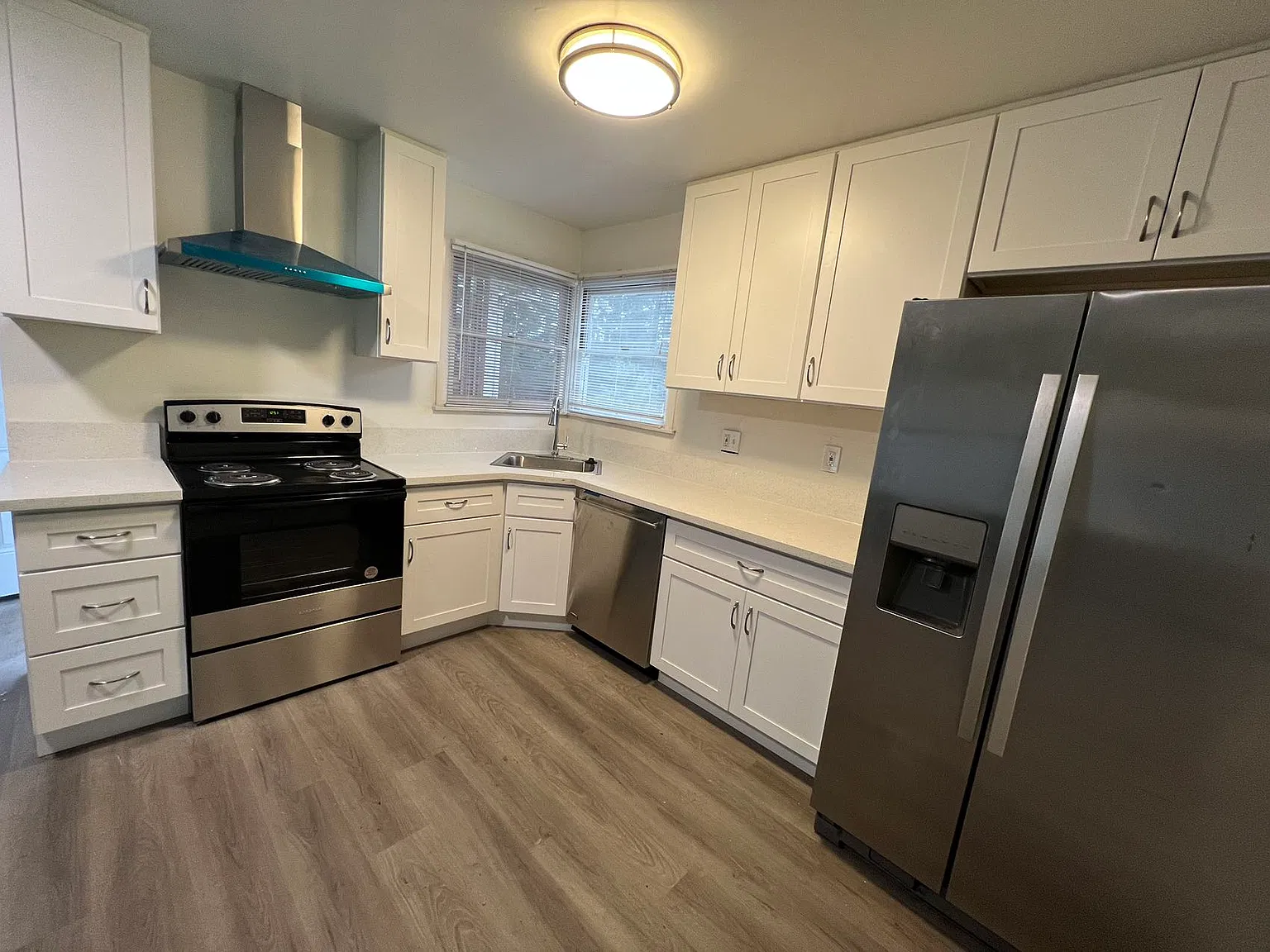 2 bed, 1038 sqft, $2,300 — Photo 1