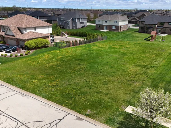 23039 Lakeview Estates Blvd, Frankfort, IL 60423