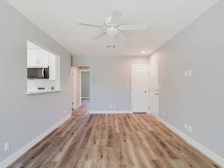 3000 W Victory Blvd #200 — Photo 8