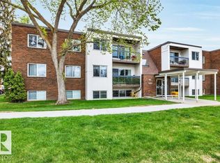 Cedarbrae Gardens, Edmonton, AB T6J 0T9