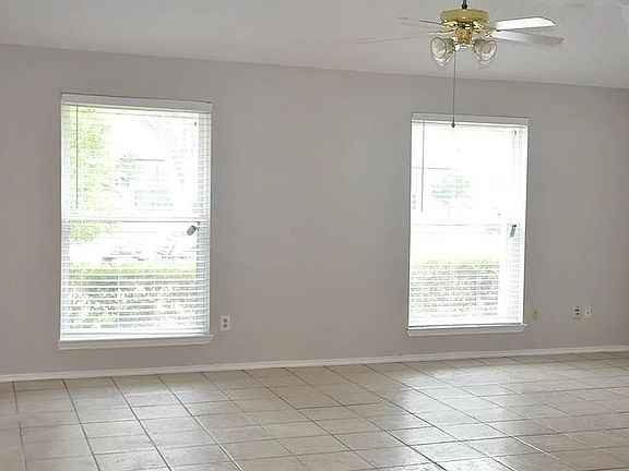 4th image of 2436 Trenton Dr
