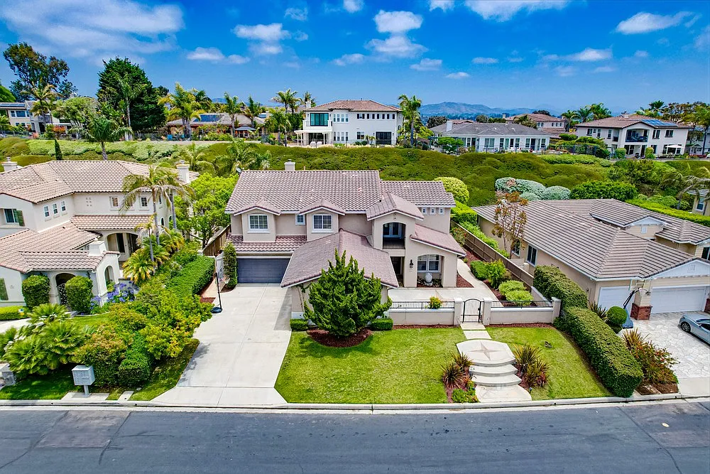 5 bed, 3.5 bath, 3810 sqft, $9,995 — Photo 4