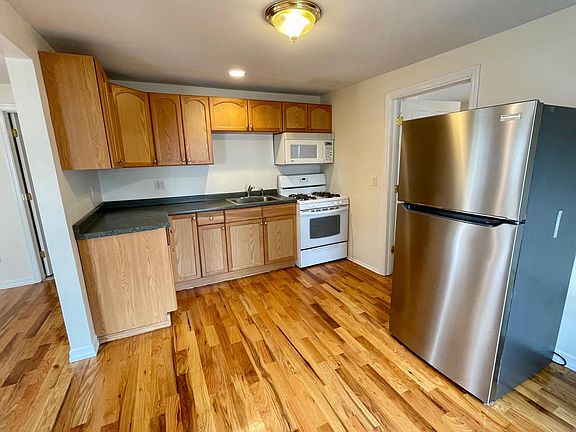 2nd image of 105 Burtis St APT 1