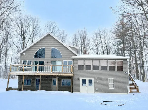 1461 Tasha Dr, Edmore, MI 48829