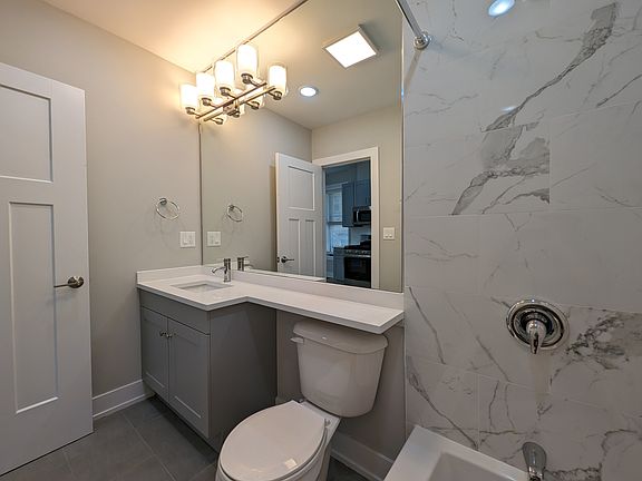 5th image of 500 W Belden Ave #15