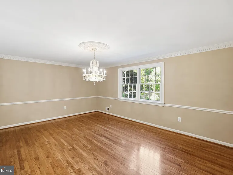 9904 Hall Rd — Photo 6