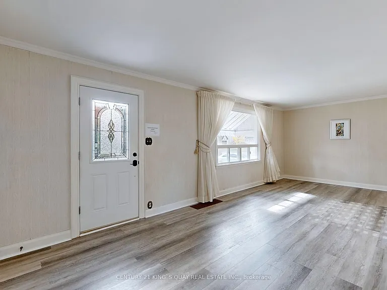 60 Northwood Dr — Photo 3