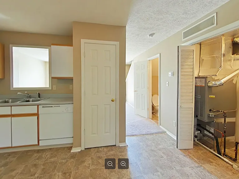 1383 W Allen St #B2 — Photo 4