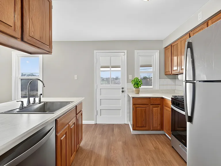 10505 Ewell Dr — Photo 6