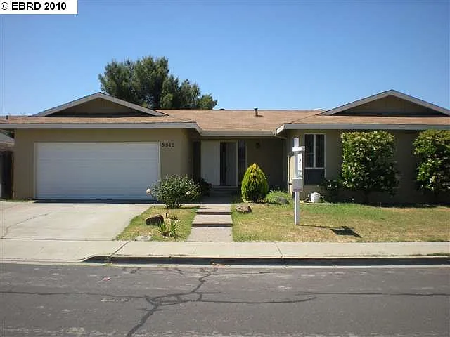5519 Oakmont Cir photo 1