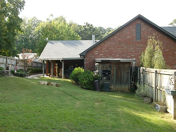 4th image of 17 Edgewood Dr
