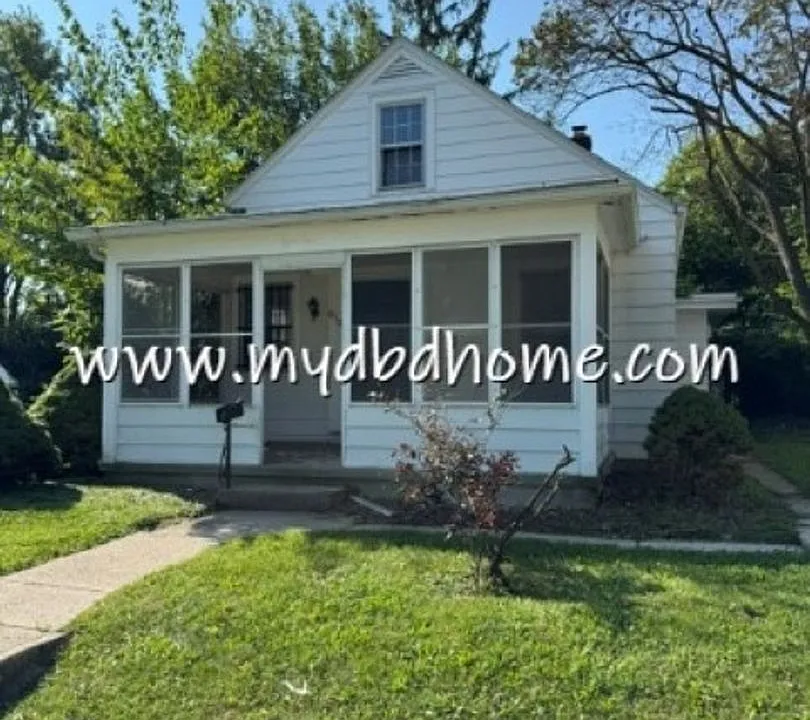 810 Baxter St