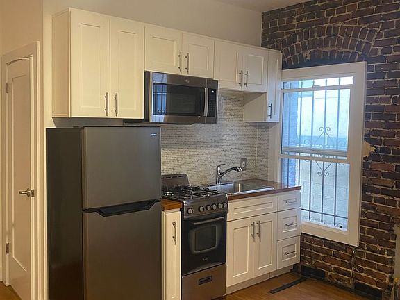 3rd image of 530 S Kenmore Ave APT 108