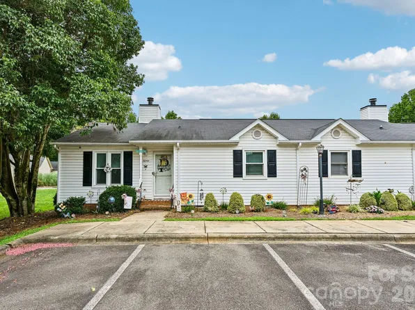 6042 Crape Myrtle Ln, Charlotte, NC 28216