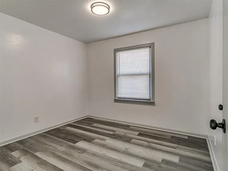 3345 NE 13th St — Photo 3