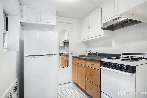 Rented by Halstead Real Estate | media 29