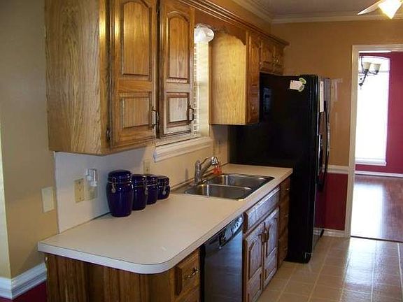 3rd image of 6007 Stoneridge Dr