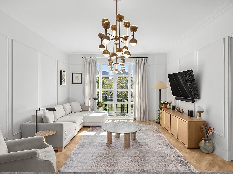 1st image of 250 E 21st St #3B