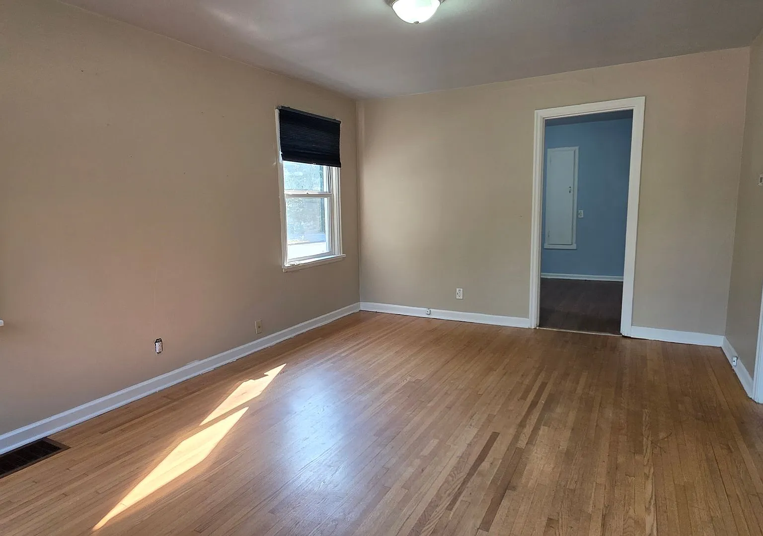 Charming Renton duplex - 2 bedroom and 1 bathroom rambler - $1695.00 Available NOW! — Photo 2