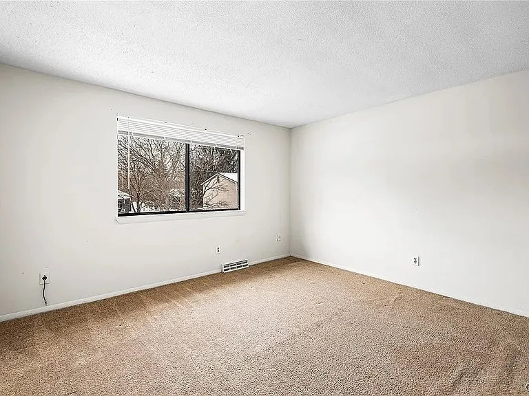364 Cameco Cir — Photo 10
