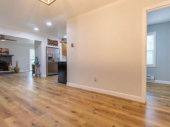 5th image of 503 Twin Oaks Dr