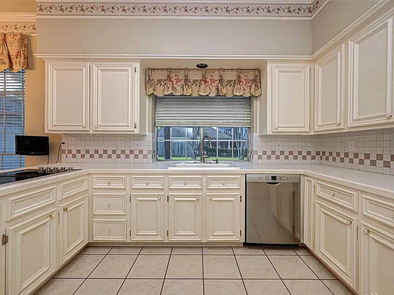 4502 Devonshire St — Photo 14