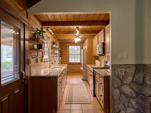 5th image of 18233 Country Place Dr