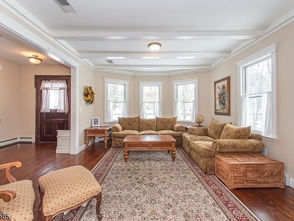 4th image of 807 High Mountain Rd