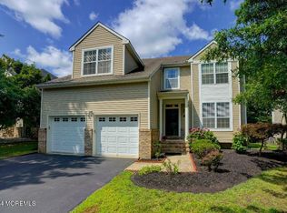 6 Mulberry Ln, Holmdel, NJ 07733