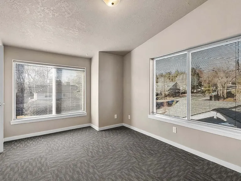728 NW Newport Ave #2-D — Photo 8