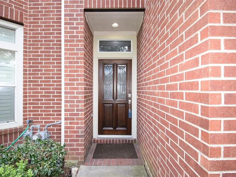 722 Memorial Heights Dr — Photo 3