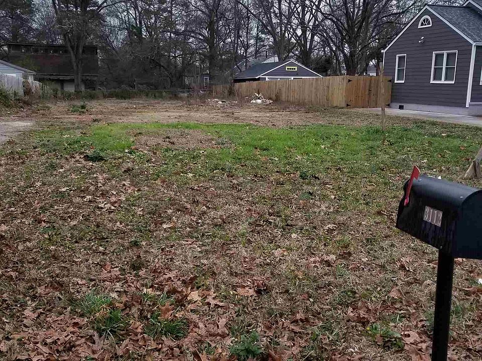 2nd image of 3112 Grove Cir