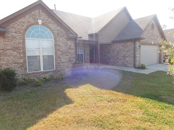 2nd image of 3818 Farm Pond Cv