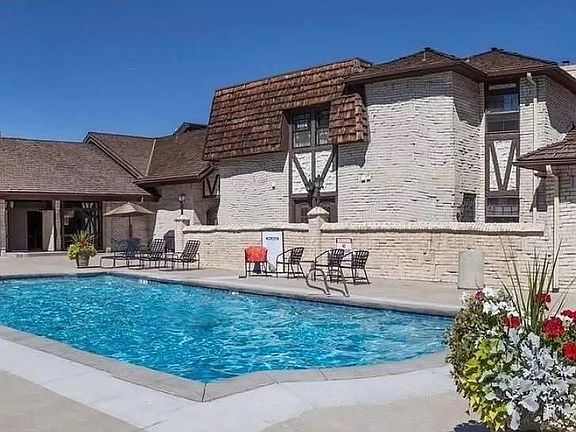 4th image of 7250 Eastmoor Dr APT 121