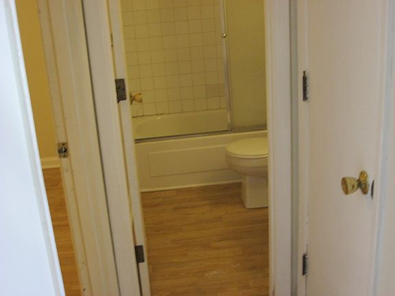 5th image of 754 Demaret Dr APT 4