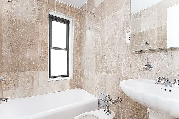 Rented by Manhattan Realty Group | media 5