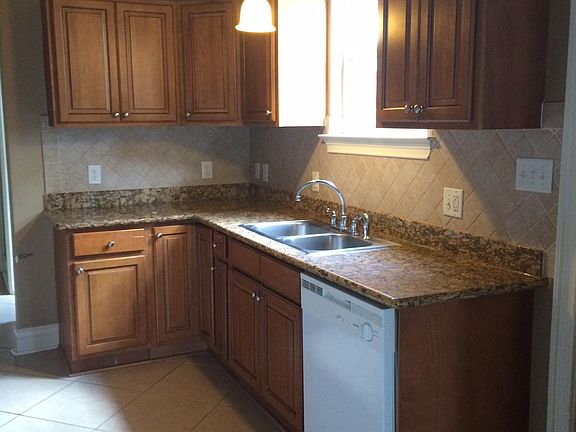 5th image of 1023 Taylor St