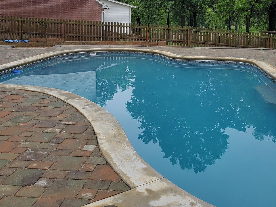 2nd image of 2710 Highwood Dr